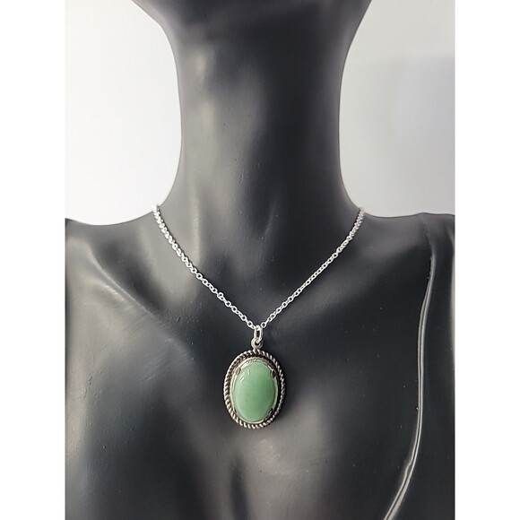 Vintage Green Oval Cabochon Pendant Necklace Silver Tone Rope Frame - Picture 1 of 11